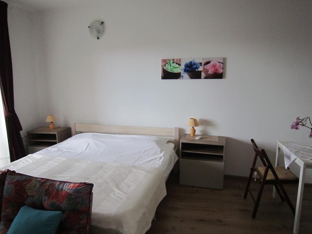 Studio Apartment Maria Сень Экстерьер фото
